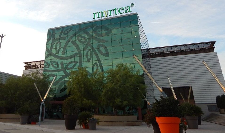 Decoración por solidaridad. Myrtea apoya a sus comerciantes con sorteos y vales regalo para los clientes