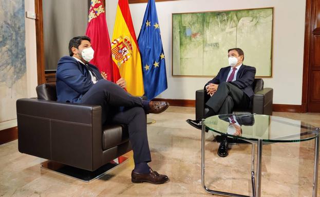 El ministro Planas llama a la calma del sector hortofrutícola por la incertidumbre del Brexit