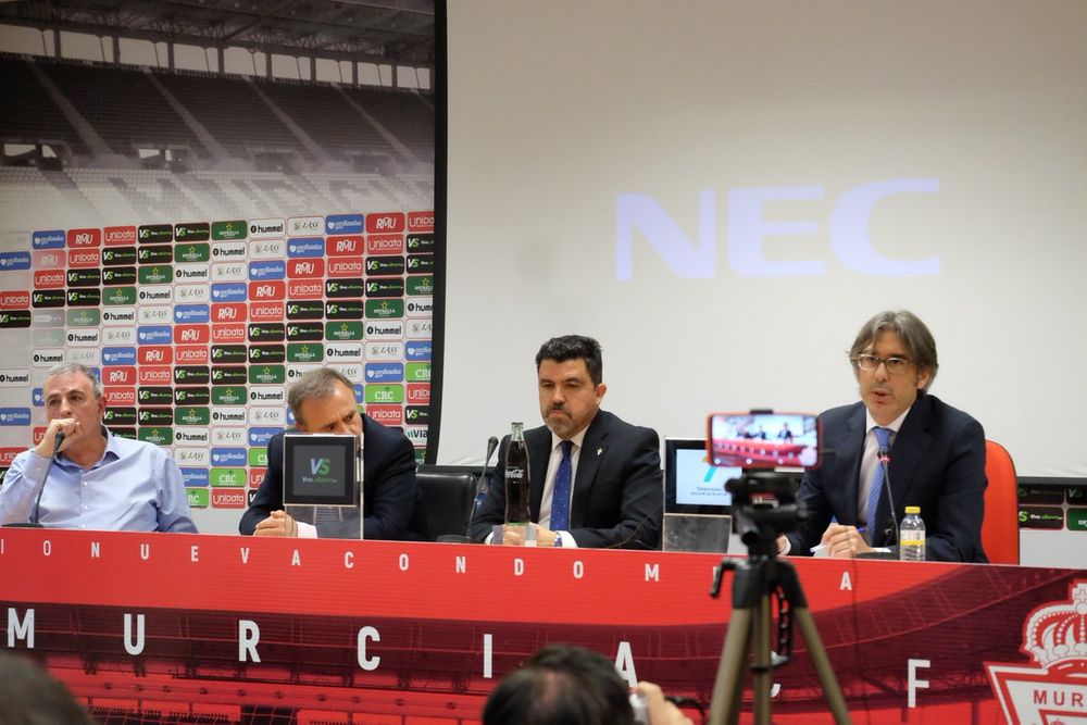 García de la Vega obtiene el apoyo de la Audiencia Provincial y causa la disolución de la directiva del Real Murcia