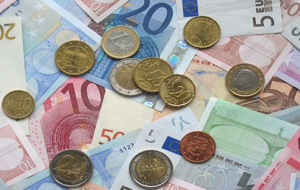 Tesla, Sundial Growers y Apple, las compañías en las que invierten los españoles