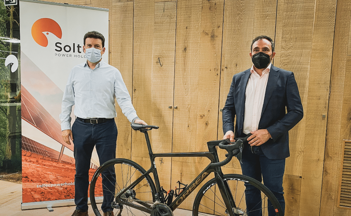 La murciana Soltec y Fundación Marcelino Oliver firman un acuerdo para el patrocinio de la nueva furgoneta fotovoltaica