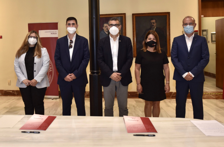 La UMU crea la Cátedra de perfumería y cosmética junto con los Laboratorios Natuaromatic