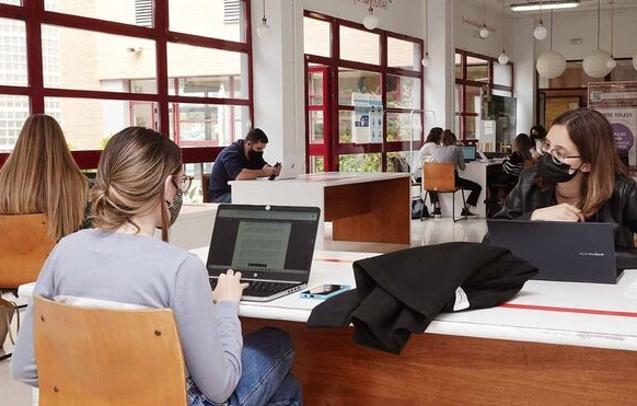 La Fundación Cajamurcia, CaixaBank y la Universidad de Murcia conceden ayudas para estudiar en el extranjero