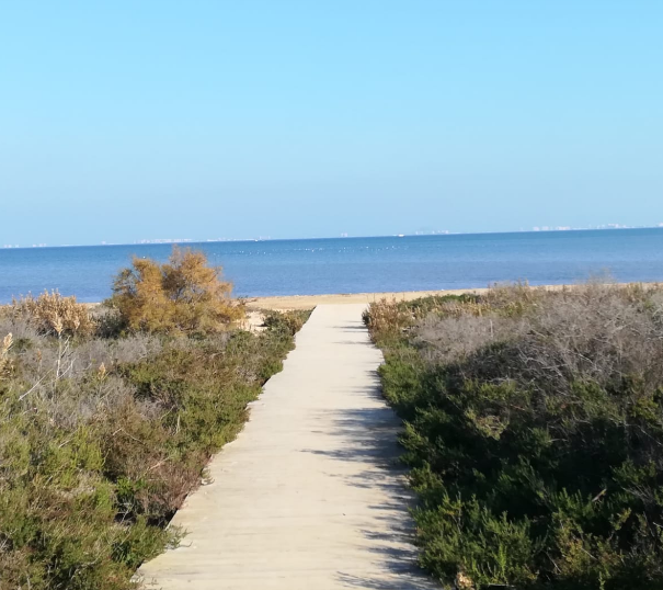 Bahía Bella pide a Cartagena y Los Alcázares la construcción de una red de saneamiento