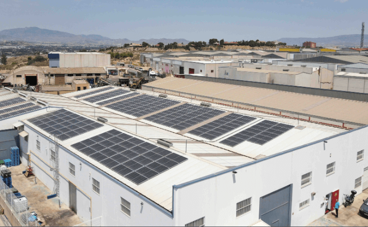 Pastelería Gimar apuesta por la sostenibilidad y cuidado del medio ambiente con la instalación de paneles solares en su fábrica