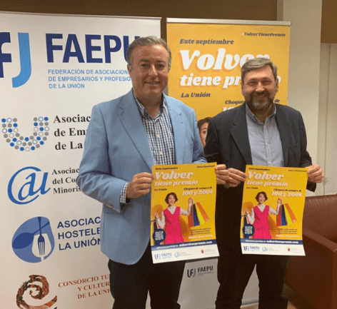 El director general de Comercio e Innovación Empresarial presenta en La Unión la campaña de dinamización  #VolverTienePremio