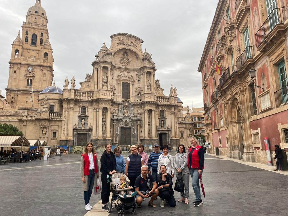 UniversalBlue realiza una donación a Cruz Roja para ayudar a refugiados