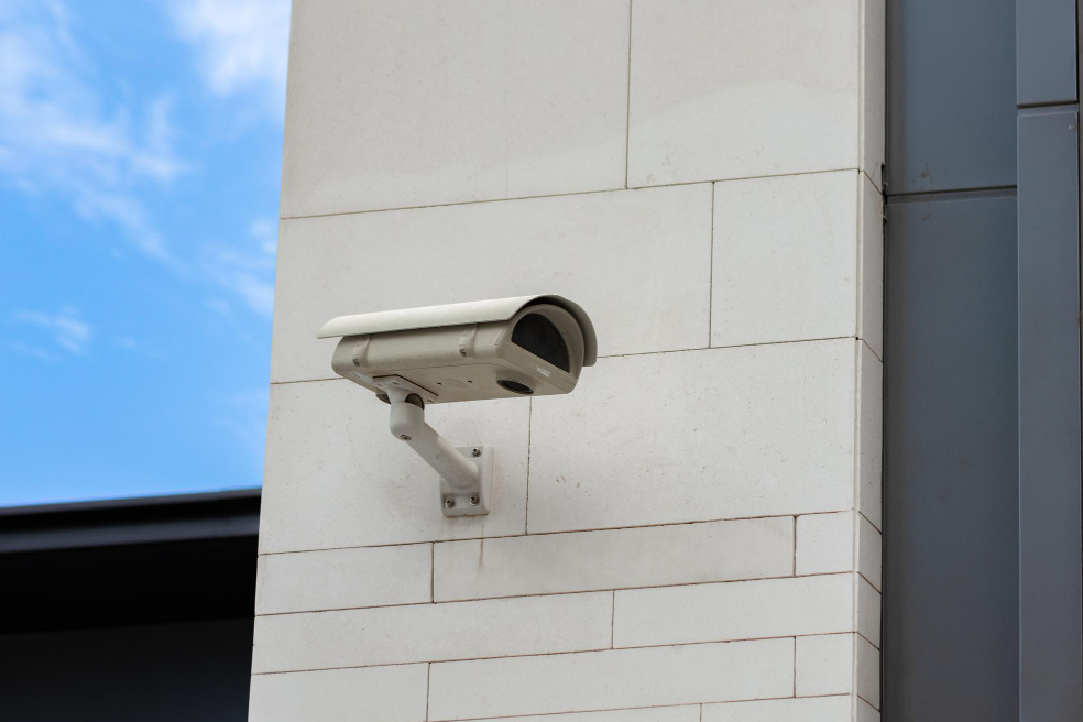 Instalar cámaras de seguridad y videovigilancia disminuye hasta un 80% el riesgo de robos en verano