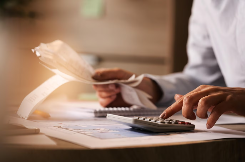 Consejos que te ayudarán a ahorrar en tu Declaración de la Renta 2024