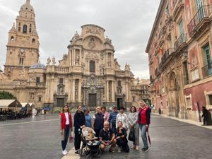 UniversalBlue realiza una donación a Cruz Roja para ayudar a refugiados