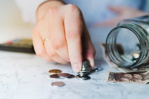 Pandemia, subida de precios, electricidad... principales causas del impago de deudas entre empresas