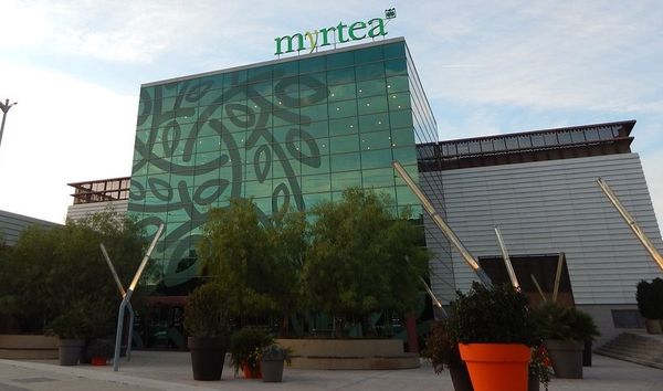 Decoración por solidaridad. Myrtea apoya a sus comerciantes con sorteos y vales regalo para los clientes