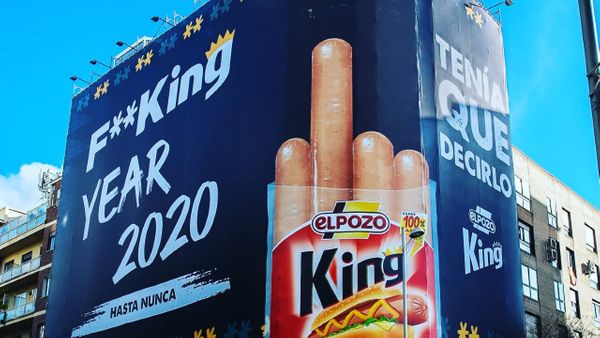 El Pozo despide el 2020 con una gran peineta en el centro de Madrid