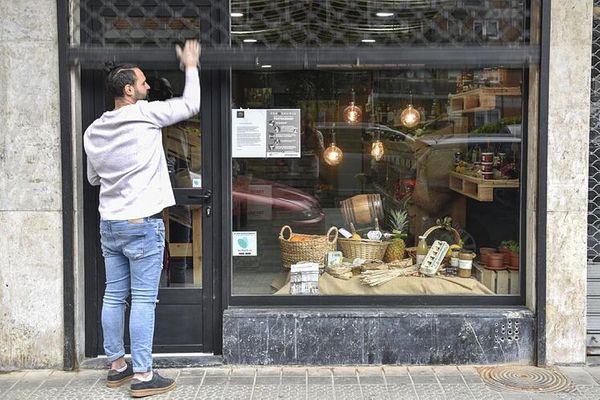 Los comerciantes valoran de "innecesario" el cierre de establecimientos a las 6 de la tarde