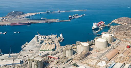 La totanera Etosa reformará el acceso a dos muelles marítimos de Escombreras