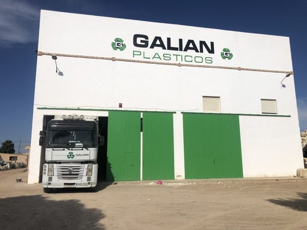 Plásticos Galián apuesta por el futuro del corcho blanco reciclado