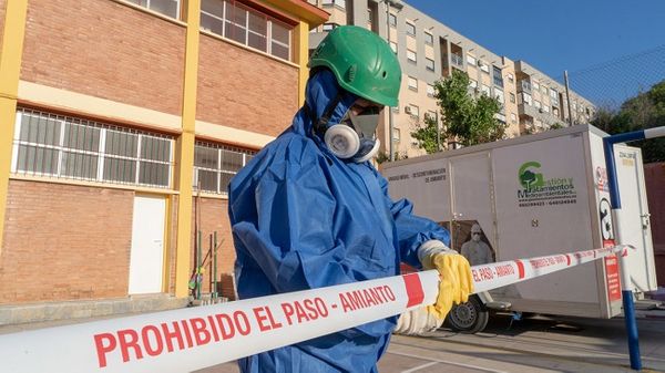 El Ayuntamiento colabora con los colegios del municipio de Cartagena para eliminar el amianto de sus zonas