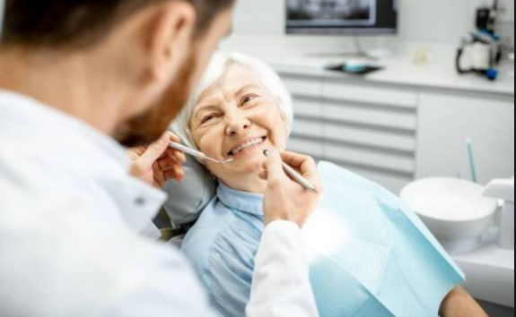 132 odontólogos de Murcia se suman a la campaña ‘Salud Oral y Mayores’