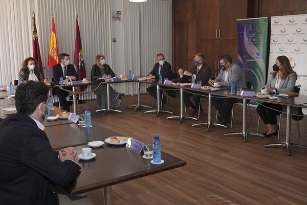 EMAS de Murcia incorpora al Club tres nuevas empresas portuarias