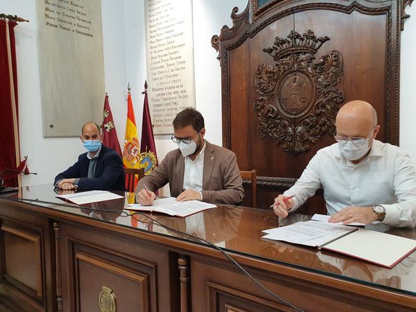 La lorquina Alinatur cede 1.440 kilos de pienso a los servicios veterinarios municipales