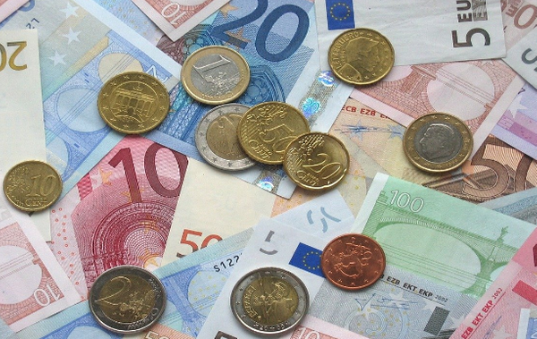 Tesla, Sundial Growers y Apple, las compañías en las que invierten los españoles