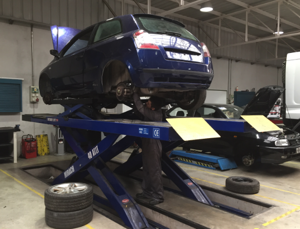 FREMM y Neumatimur recuerdan la importancia de cuidar los neumáticos en verano