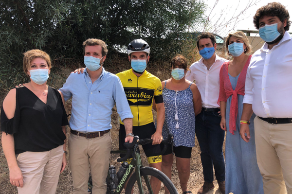 Casado y Lopez Miras visitan la rambla del Albujón por la dramática situación del Mar Menor
