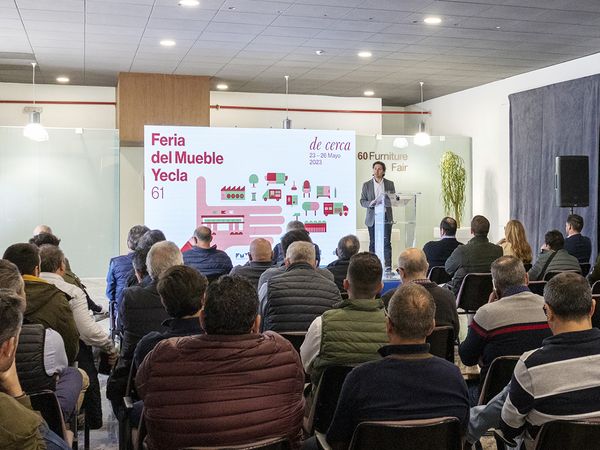 Los agentes comerciales, más de 50 años de alianza con la FMY detectando las
necesidades de clientes y fabricantes