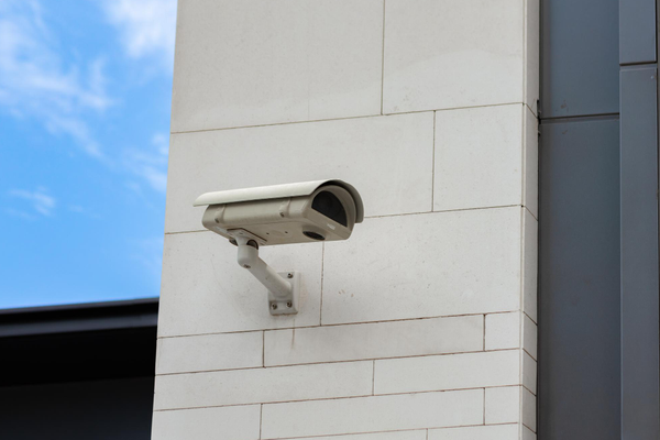 Instalar cámaras de seguridad y videovigilancia disminuye hasta un 80% el riesgo de robos en verano